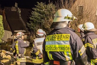 Schornsteinbrand in Mehrfamilienhaus in Großrückerswalde -