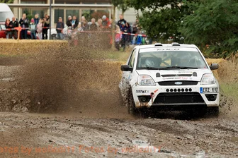 Schottercup in Wittenberg: Rallyeteams aus dem Erzgebirge mischen losen Untergrund auf - Yannik Keller und Lilly Kunz vom MC Grünhain bringen bei der 60. Rallye Wittenberg ihren Ford Fiesta ST an den Start.