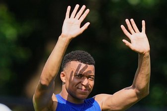 Schräge Flötentöne bei Frankreichs Mbappé - Neuer Torjubel bei Frankreichs Superstar Kylian Mbappé ?