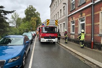 Schreck am Morgen: Feuerwehr rückt in Aue wegen verrauchter Wohnung an - Am Morgen gegen 8.20 Uhr wurden die Feuerwehren nach Aue in die Eisenbahnstraße gerufen.