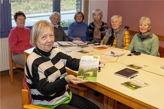 Schreiben hält Reichenbacher Seniorinnen und Senioren jung - Wer schreibt, der bleibt. Die schreibenden Senioren um Beate Baumann und die Sammeledition "Rückblicke - Einblicke - Ausblicke".