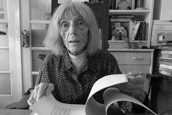Schreibmaschinenkunst war ihr Markenzeichen: Ruth Wolf-Rehfeldt ist tot - Eines der letzten Fotos von Ruth Wolf-Rehfeldt mit ihrer Schreibmaschinenkunst.