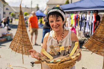 Schreiersgrüner Dorfverein sorgt für Abwechslung - Carolin Grützmann freute sich über die Resonanz des Kunsthandwerkermarkts.