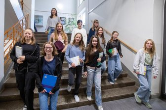 Schüler-Ansturm auf das Plauener Lessing-Gymnasium nimmt zu: Wie viel hat das mit der neuen Großsporthalle zu tun? - Diese Schülerinnen lernen gern am Gymnasium in der Jößnitzer Straße. Es sind elf von aktuell über 800 Schülern.