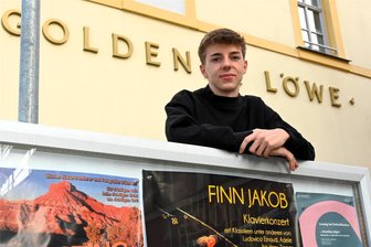Schüler aus Hainichen auf großer Bühne: Klavierkonzert im Kerzenlicht - Der junge Hainichener Pianist Finn Jakob gibt am 16. November im „Goldenen Löwen“ in Hainichen ein Klavierkonzert.