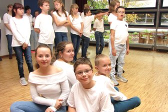 Schüler aus Hartha und Rochlitz interpretieren Filmmusik - Ida König, Emma Helene Weidmüller, Henk Miketta und Luca Haselbach (v. l.) lernen in unterschiedlichen Schulformen und spielen gemeinsam ein Lied ein.