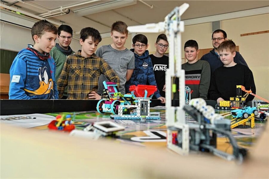 Schüler aus Lunzenau bei Lego-Wettbewerb: Nächstes Jahr sind sie wieder dabei - Ein Team der AG Tüfteln/Robotics der Evangelischen Oberschule Lunzenau hatte den Regionalausscheid gewonnen. 
