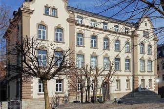 Schüler des Vogtlandkonservatoriums geben im Vogtlandtheater großes Abschlusskonzert - Hinter der Fassade des Vogtlandkonservatoriums in Plauen laufen die letzten Vorbereitungen für das Abschlusskonzert am Samstag.