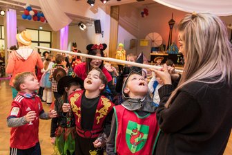 Schüler feiern Fasching im Bürgerhaus -