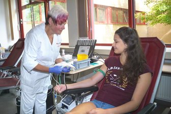 Schüler, Lehrer oder Eltern: Wer kann in Kirchberg die meisten Blutspender mobilisieren? - Der Blutspende-Wettbewerb am Kirchberger Gymnasium hat Tradition.