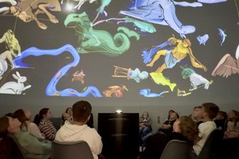 Schüler testen neues Planetarium in Reinsdorf: „Alles sehr kindgerecht gemacht“ - Sternbilder anschauen? Das geht im neuen Zimmerplanetarium in Reinsdorf.