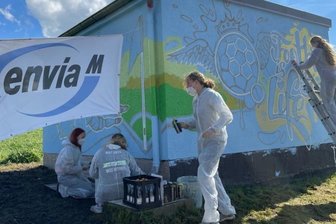 Schülerinnen verwandeln Thierfelder Trafostation in Hingucker -