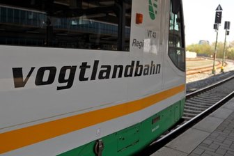 Schülerverkehr per Bahn mit Tücken für Kinder aus Grünbach - Bereits mehrmals mussten Kinder aus Grünbach Züge der Vogtlandbahn verlassen. Was dabei besonders kritisiert wird, ist die Kommunikation des Verkehrsunternehmens. 