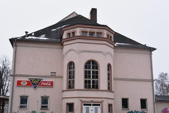 Schützenhaus: Oelsnitzer Stadtrat entscheidet über Abriss - Am 15. Dezember entscheidet der Stadtrat, ob das Schützenhaus in Oelsnitz abgerissen wird. Der Förderverein habe die Möglichkeit verstreichen lassen, sein Konzept für das Haus vorzulegen, hieß es aus der Stadt.
