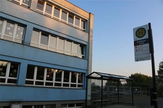 Schul-Taxi in Rosenbach fährt - außer freitags - Ein Schulbus ab Mehltheuer fährt nur mittags nach Rößnitz und Schneckengrün. Hortkinder können ein Taxi nutzen.