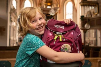 Schulanfang in Klein: Wenn Corona Gutes mit sich bringt - Die sechsjährige Rosine Margarete freut sich schon jetzt auf die Schulanfangsfeier der Evangelischen Grundschule in Seelitz, die in der dortigen Kirche stattfinden wird. 