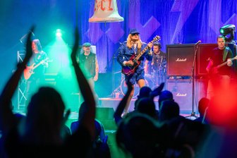 Schulanfangsmesse, Rocknacht und mehr: Die Ausflugstipps für das Wochenende im Vogtland - Die Coverband AC/CZ tritt in Klingenthal auf.