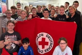 Schulangebote in Flöha: Damit die Hilferufe nicht ungehört verhallen - Die Schülersanitäter des Förderzentrums Flöha mit Ausbilderin Heike Grahl (Mitte, rechts).