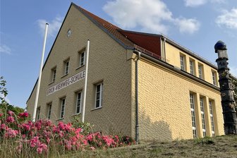 Schulbesuch in Übersee: Aus Frankenberg vier Wochen in die USA - Die Erich-Viehweg-Oberschule in Frankenberg.