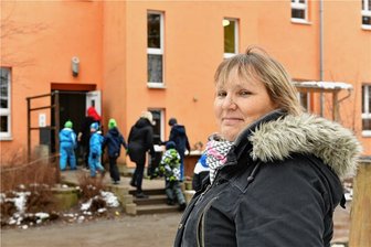 Schulcontainer von Oberschöna soll bald Geschichte sein - Die angedachte Erweiterung der Grundschule Oberschöna wird von Silke Poppitz begrüßt. "Ich freue mich riesig auf den Anbau", sagt die Hortleiterin. 