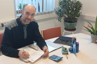 Schuldnerberater in Westsachsen: Die Probleme der Einzelnen werden immer schlimmer - Andreas Schäfer berät immer mittwochs in Werdau Leute mit finanziellen Problemen. Die Caritas Zwickau hat im hiesigen Landkreis noch drei weitere Beratungsstellen sowie außerdem eine in Aue-Bad Schlema.