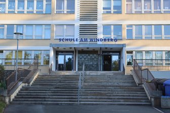 Schule am Windberg in Zwickau nutzt Sonnenenergie - Auf dem Dach der Schule am Windberg ist eine Fotovoltaikanlage installiert.