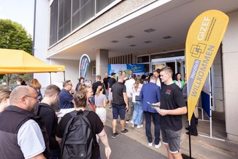 Schule macht Betrieb in Freiberg: Tausende besuchen Ausbildungsmesse - Die Ausbildungsmesse „Schule macht Betrieb“ in Freiberg war gut besucht.