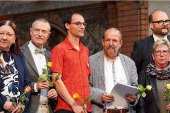 Schulen in Hartha und Mittweida räumen Preise ab - Die Vertreter der Fichte-Schule (v. l.): Yvonne Nowak, Egbert Kruse, Norman Schleehain, Matthias Möbius, Simone Starke. Rechts: Kultusminister Christian Piwarz.