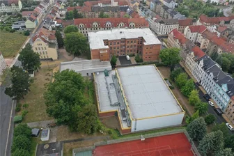 Schulen in Werdau und Crimmitschau: Wo die Bauleute das Sagen haben - Fast 250.000 Euro werden für Jalousien für die Verdunkelung der Fachkabinette und die Sanierung des Nordgiebels am Haus 2 des Werdauer Gymnasiums ausgegeben.