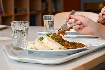 Schulessen in Chemnitz: Alle städtischen Schulen müssen Caterer neu wählen - Die Verpflegung an allen städtischen Schulen wird in den kommenden Monaten neu vergeben.
