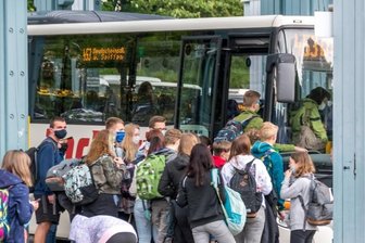 Schuljahr startet: Was sich im Fahrplan für Mittelsachsen ändert - Ab Montag fahren viele mittelsächsische Schüler wieder mit dem Bus zur Schule. 