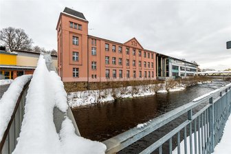 Schulsozialarbeiter an Gymnasien im Erzgebirge: Rotstift-Plan beschlossen - Von den Kürzungsplänen bei den Schulsozialarbeitern ist auch das Gymnasium Olbernhau betroffen.