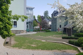 Schulspielfläche Erlbach: Mehr Sicherheit und mehr Spaß - Die Spielfläche des Schulhofs an der Grundschule in Erlbach wird neu gestaltet.