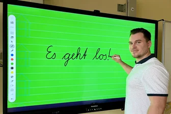 Schulstart für einen jungen Schulleiter an Grundschule Schwarzenberg - Ruben Maximilian Gehart hat in dieser Woche seine Ernennungsurkunde zum neuen Schulleiter der Grundschule Schwarzenberg-Heide erhalten. Dort tätig ist er schon seit 2022.