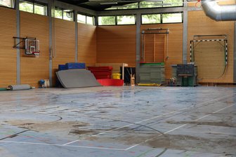 Schulturnhalle in Breitenbrunn bleibt für Monate eine Baustelle - Der Wasserschaden in der Schulturnhalle an der Goethe-Oberschule war massiv.