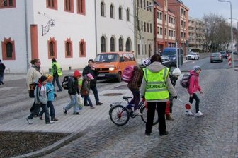 Schulweghelfer können doch eingesetzt werden -