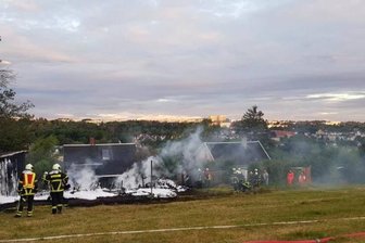Schuppen in Auerbach abgebrannt - Kripo ermittelt - Am Rempesgrüner Weg in Auerbach ist am Sonntagmorgen ein großer Schuppen vollständig niedergebrannt.