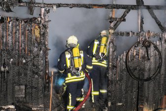 Schuppen in Langenbach ausgebrannt - Hühner sterben - 