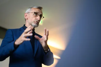 Schuster: "Geas-Reform bringt Betroffenen klare Vorteile" - Innenminister Armin Schuster sieht in der Reform des EU-Asylrechts klare Vorteile für Betroffene.