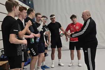 Schwabe will in Sachsen eine neue Erfolgsgeschichte schreiben - Haben einen Podestplatz in der Sachsenklasse im Visier: die Volleyballer des 1. VV Freiberg mit ihrem neuen Trainer Johannes Gyarmati.
