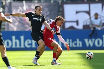 Schwächste Leistung der noch jungen Saison: FC Erzgebirge Aue verliert bei Viktoria Köln - Mirnes Pepic (links) im Zweikampf mit Florian Engelhardt.