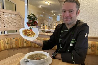 Schwammespalken und Bambes: Koch verrät Rezepte für zwei Lieblingsgerichte der Vogtländer - Ronny Münze ist für seine Schwammespalken bekannt. Dazu serviert der Koch des Ferienhotels Mühlleithen Bambes.