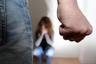 Schwangere Zeugin fehlt: Prozess um Körperverletzung in Hartha beginnt von vorn - Dem 32-jährigen Mann wird vorgeworfen, eine Frau in Hartha geschlagen und beleidigt zu haben. Der Angeklagte bestreitet körperliche Gewalt (Symbolfoto).
