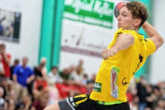 Schwarz-Gelbe bereit fürs Topspiel - Der SV 04 Oberlosa (am Ball Viktor Beketov) will seine makellose Saisonbilanz auch im Heimspiel gegen Rot-Weiß Staßfurt ausbauen. Hinter Beketovs Einsatz am Samstag steht noch ein Fragezeichen.