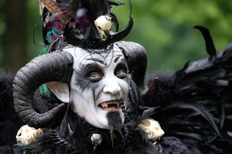 Schwarz und ein bisschen Rokoko - 