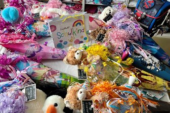 Schwarzenberg: Aktion Kinderherzen packt wieder Zuckertüten und Ranzen für bedürftige Kinder der Region - Jede einzelne Zuckertüte ist sehenswert. 17 liebevoll dekorierte Tüten sowie fünf nagelneue Schulranzen werden in diesen Tagen über die Aktion Kinderherzen an bedürftige Familien weitergereicht.