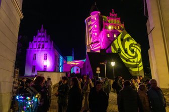 Schwarzenberg erstrahlt im nächtlichen Lichterzauber - Die Altstadt, unter anderem das Schloss Schwarzenberg, wurde bunt angestrahlt.