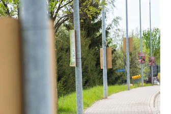 Schwarzenberg: Kontroverse um Wahlplakate – „Freie Sachsen“ kündigen rechtliche Schritte an - Wahlwerbung mit Plakaten an Lichtmasten ist derzeit auch in Schwarzenberg wieder an vielen Stellen zu sehen.
