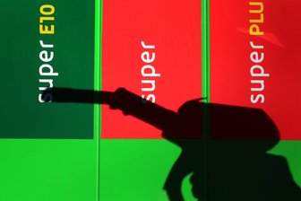 Schwarzenberg: Mann randaliert in Tankstelle und bedroht Mitarbeiterin -