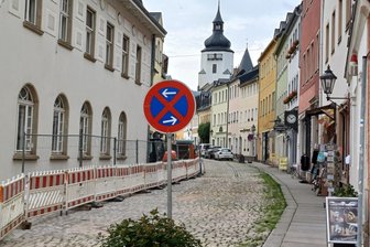 Schwarzenberg: Schloßstraße wieder frei – ab Montag Sperrung auf der Sachsenfelder Straße - Die Obere Schloßstraße in der Altstadt ist seit Freitagnachmittag nach Bauarbeiten am Ratskeller wieder frei.